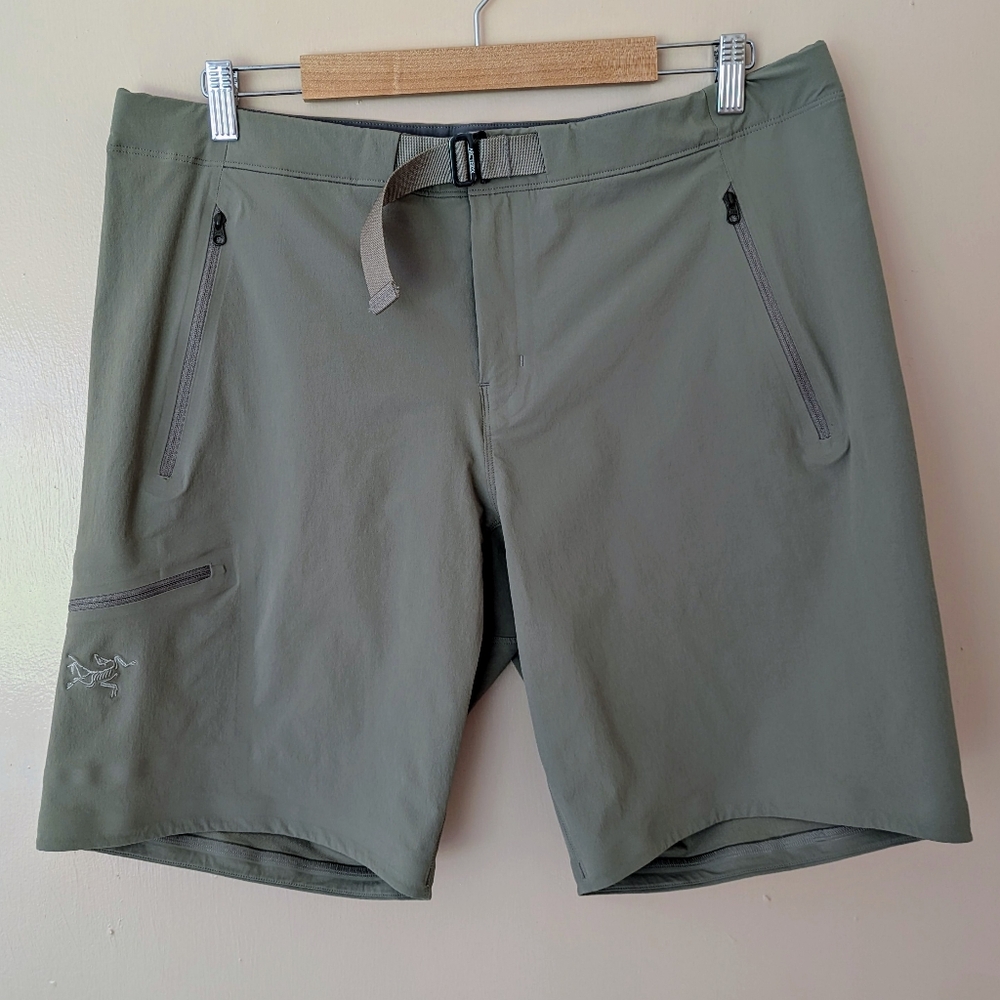 Arc'teryx women's Gamma LT Shorts, 9" inseam, Size 16, khaki green, LIKE NEW